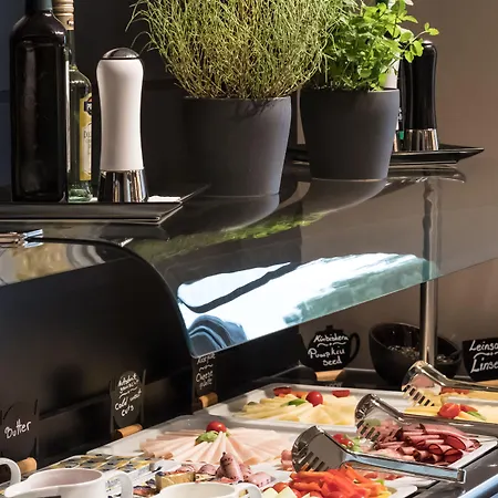 Szálloda Airbase 3*