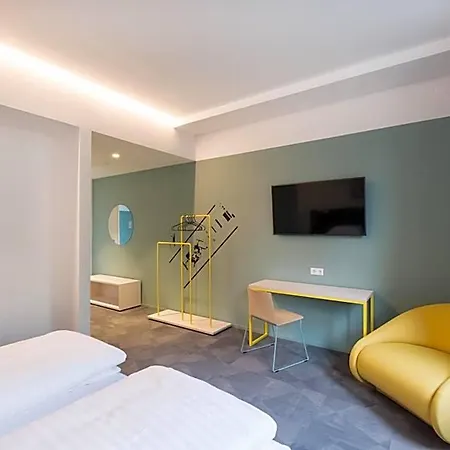 Hotel Airbase